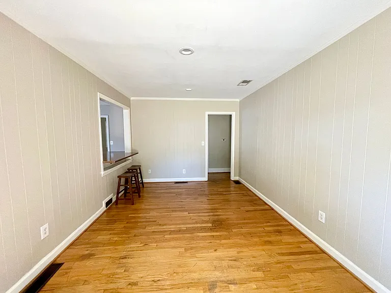 1051 S Holly St — Photo 8