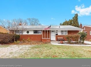 32224 Knollwood Dr, Warren, MI 48092
