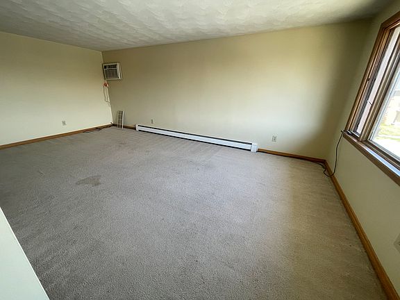4th image of 17 Joseph Dr