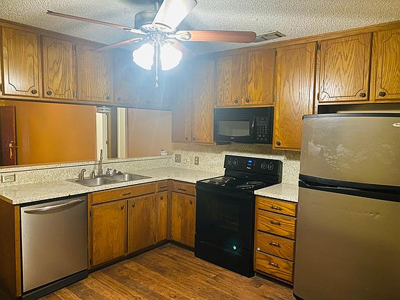3rd image of 100 Willow Creek Ct APT B