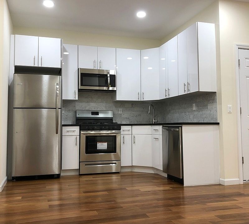 1st image of 250 Menahan St #1