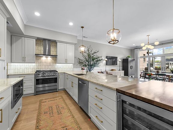 5th image of 3737 N Damen Ave #2