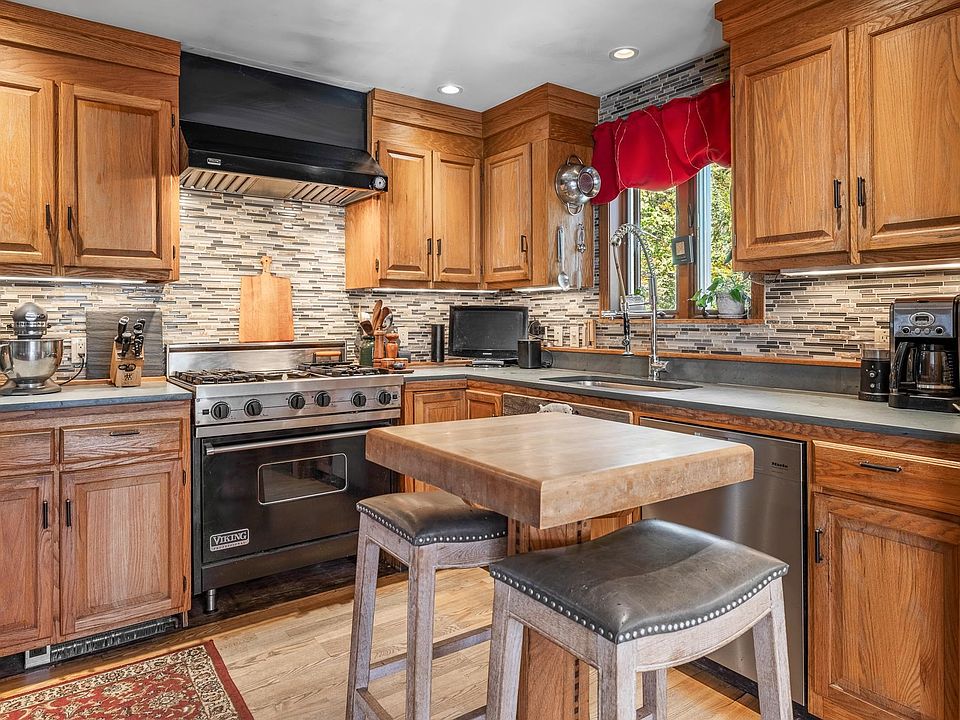 1st image of 1886 Winhall Hollow Road