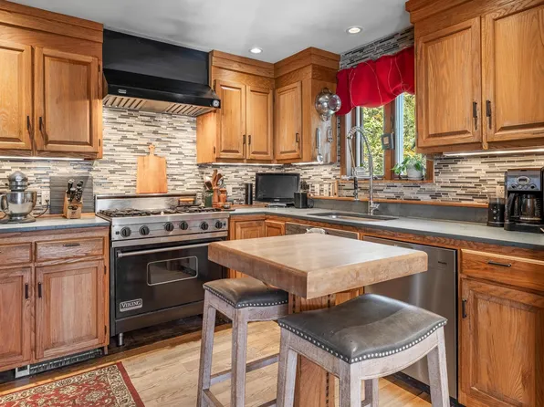 1886 Winhall Hollow Road, Londonderry, VT 05155