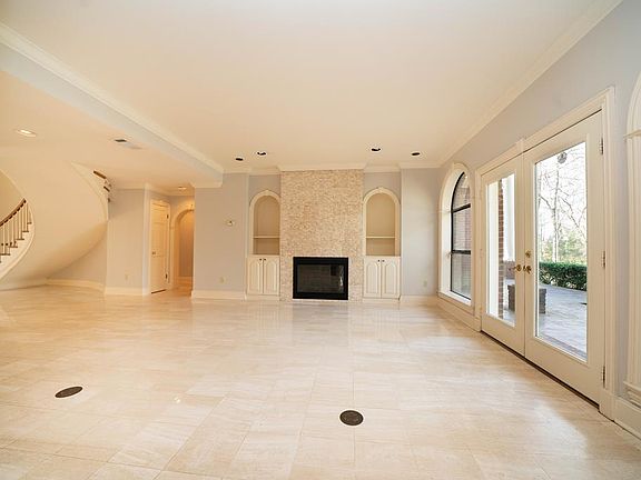 5th image of 1003 Harmony Hill Dr