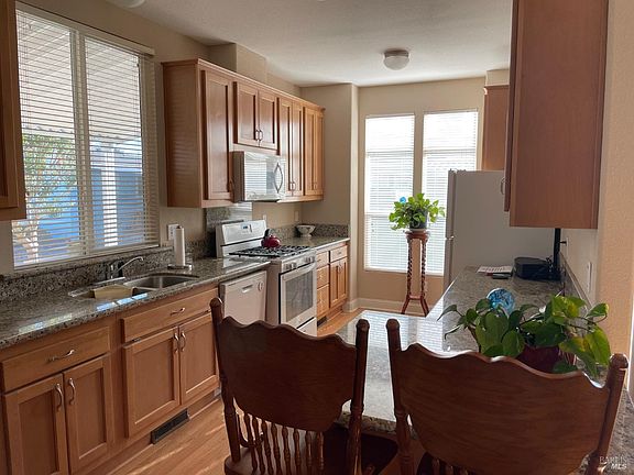 5th image of 536 Boxwood Drive