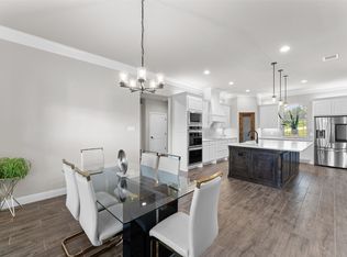 1055 Meadow Wood Ter, Azle, TX 76020