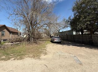 912 Main St, Palacios, TX 77465