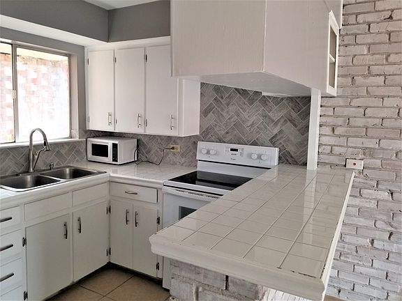 2nd image of 3000 W Illinois Ave APT 3