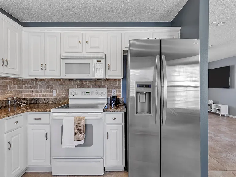 221 Trish Dr — Photo 12