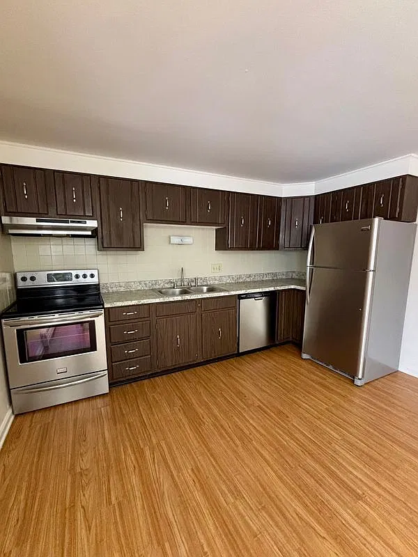 2 bed, 1.0 bath, 1000 sqft, $1,390 — Photo 1