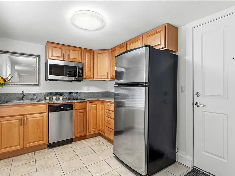 1714 NW Couch St #20 — Photo 8