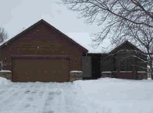10464 Drake St NW, Coon Rapids, MN 55433