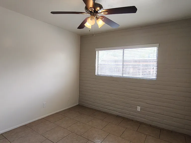 1675 E Prince Rd #1675 — Photo 8