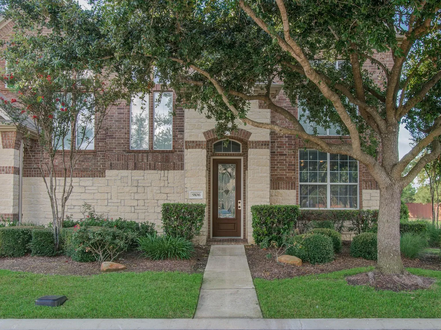 3 bed, 2.5 bath, 2417 sqft, $2,500 — Photo 1