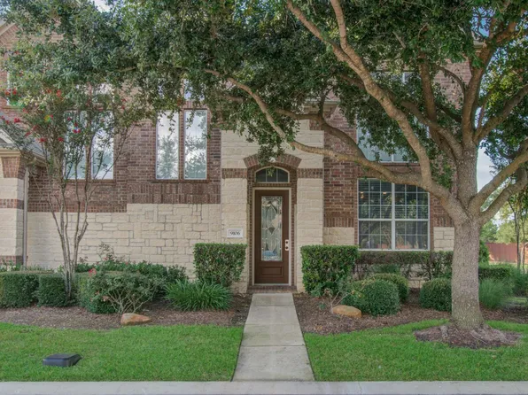 9106 Sunlight Oak Ln, Houston, TX 77070
