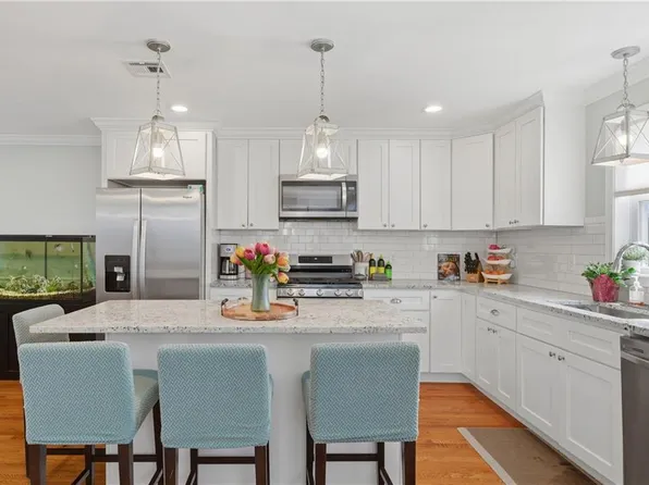 25 Graniteville Rd, Burrillville, RI 02830