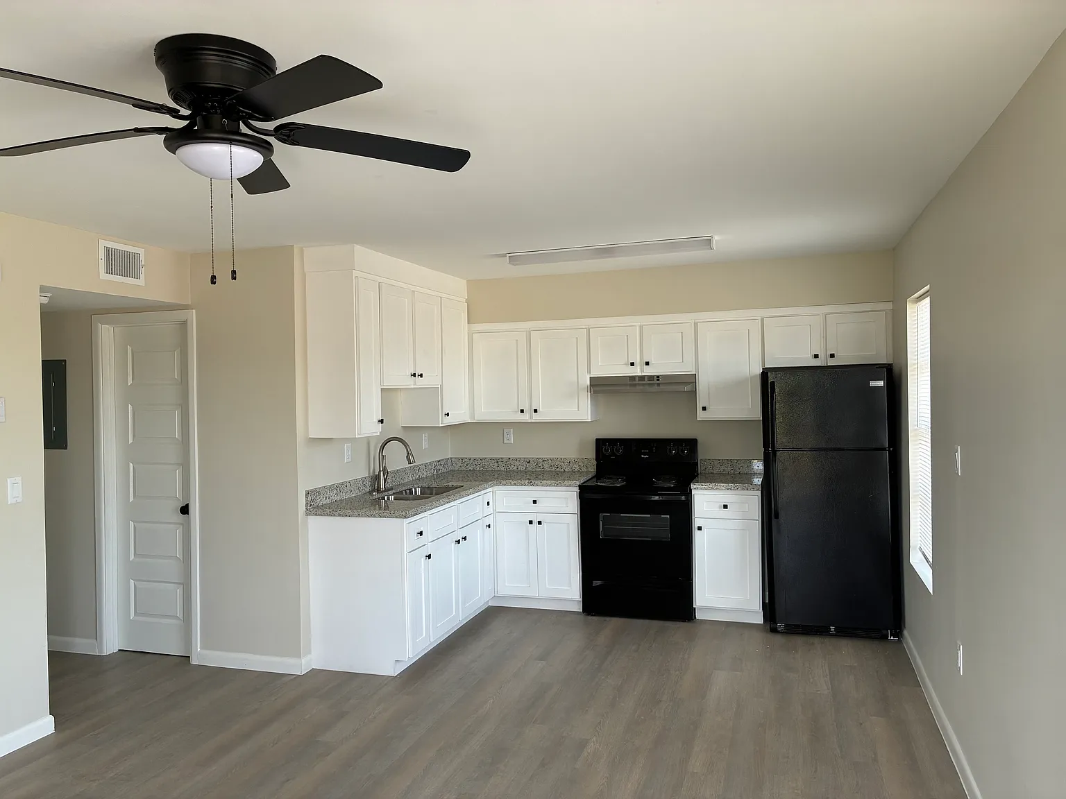 2 bed, 585 sqft, $825 — Photo 3