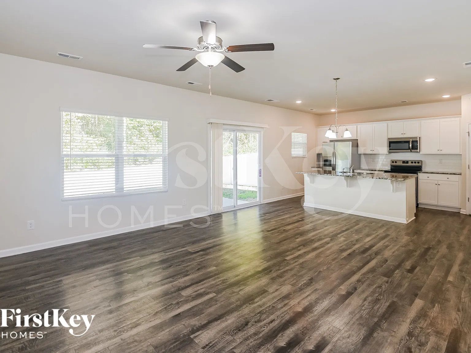 3 bed, 2.5 bath, 1841 sqft, $2,405 — Photo 3