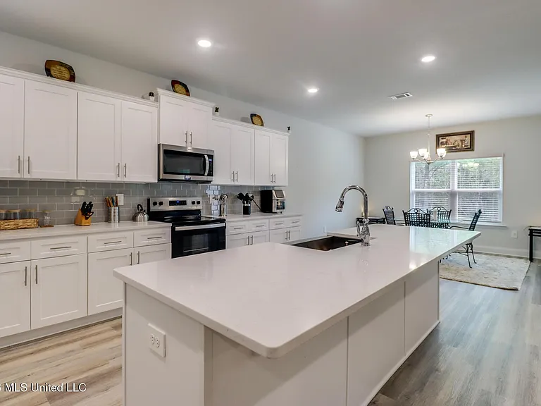 4937 Fern Dr — Photo 11
