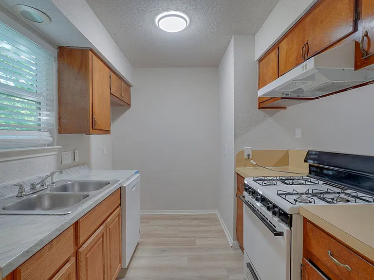 1206 Westcott Dr — Photo 12