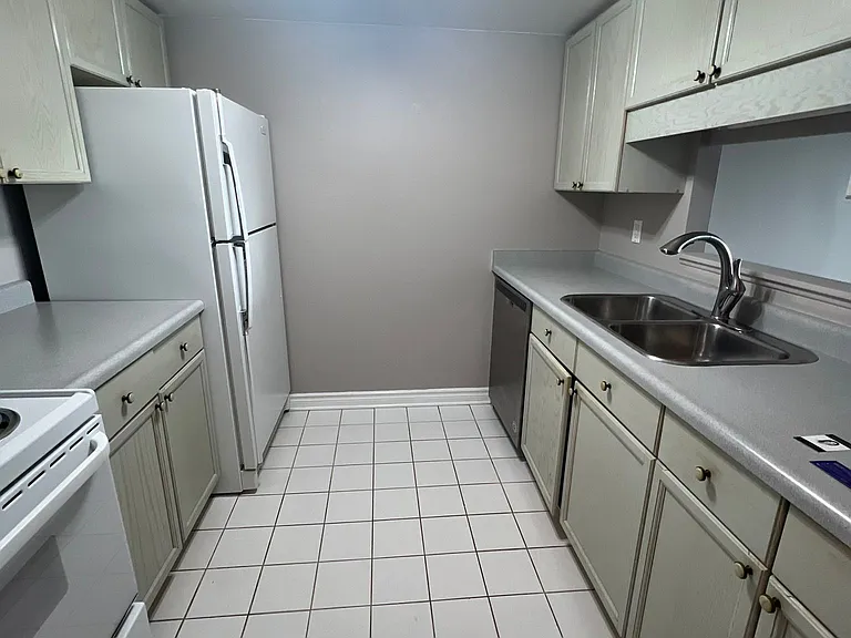 1510 Richmond St #806 — Photo 7