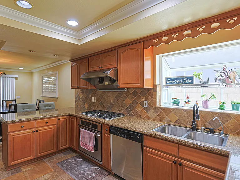 119 S Jeanine Way — Photo 6