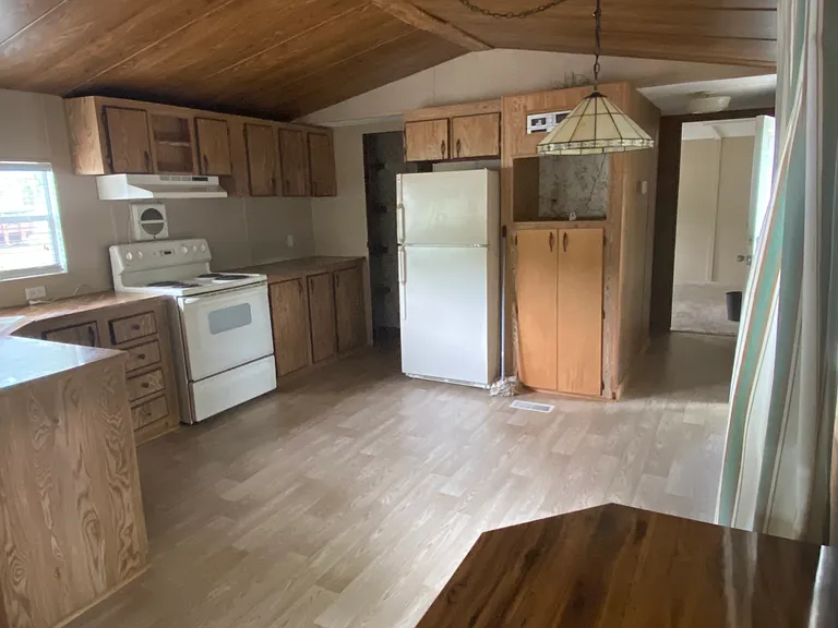 202 Live Oak Dr — Photo 2