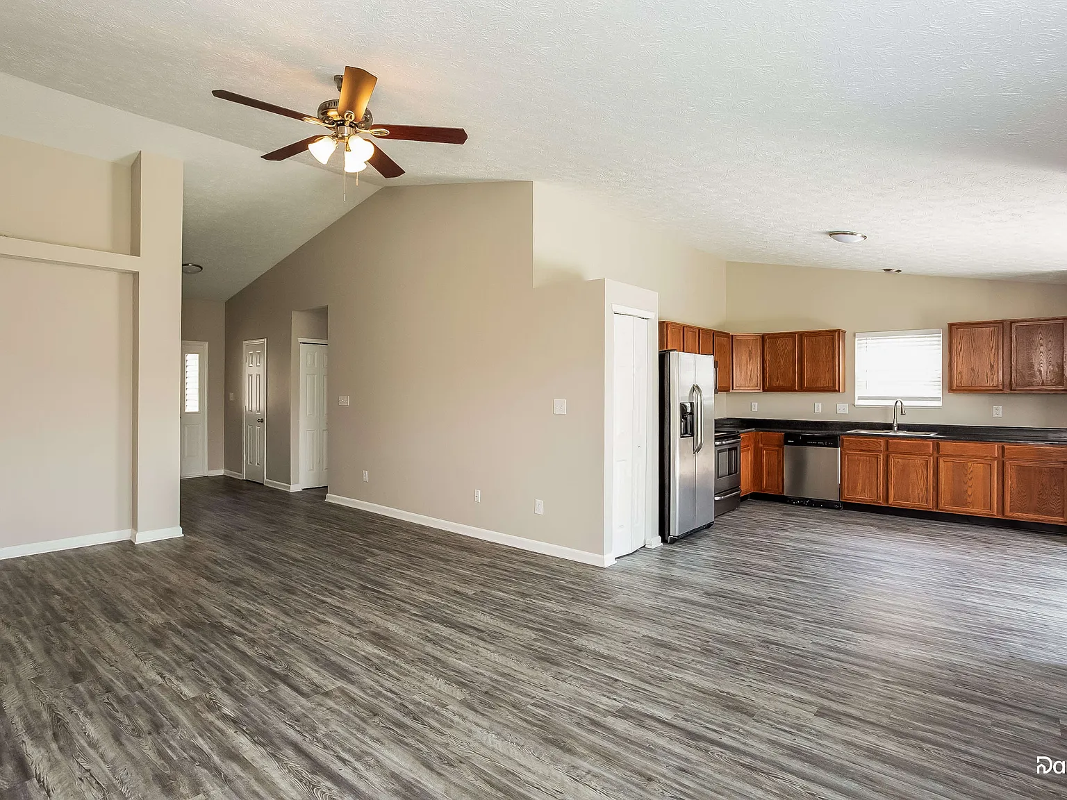 3 bed, 2.0 bath, 1430 sqft, $2,170 — Photo 3