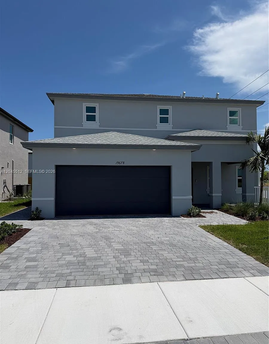 4 bed, 2.5 bath, $3,500 — Photo 1