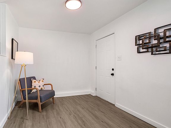 4th image of 909 Avenue G