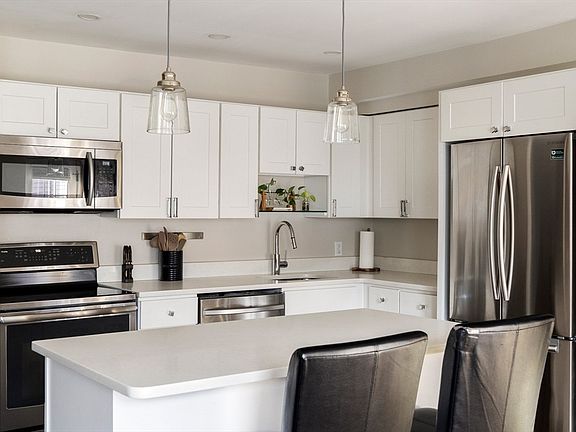 3rd image of 94 Russell St #94