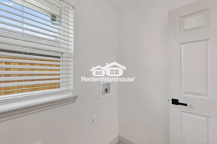 710 Worcester Ln — Photo 37