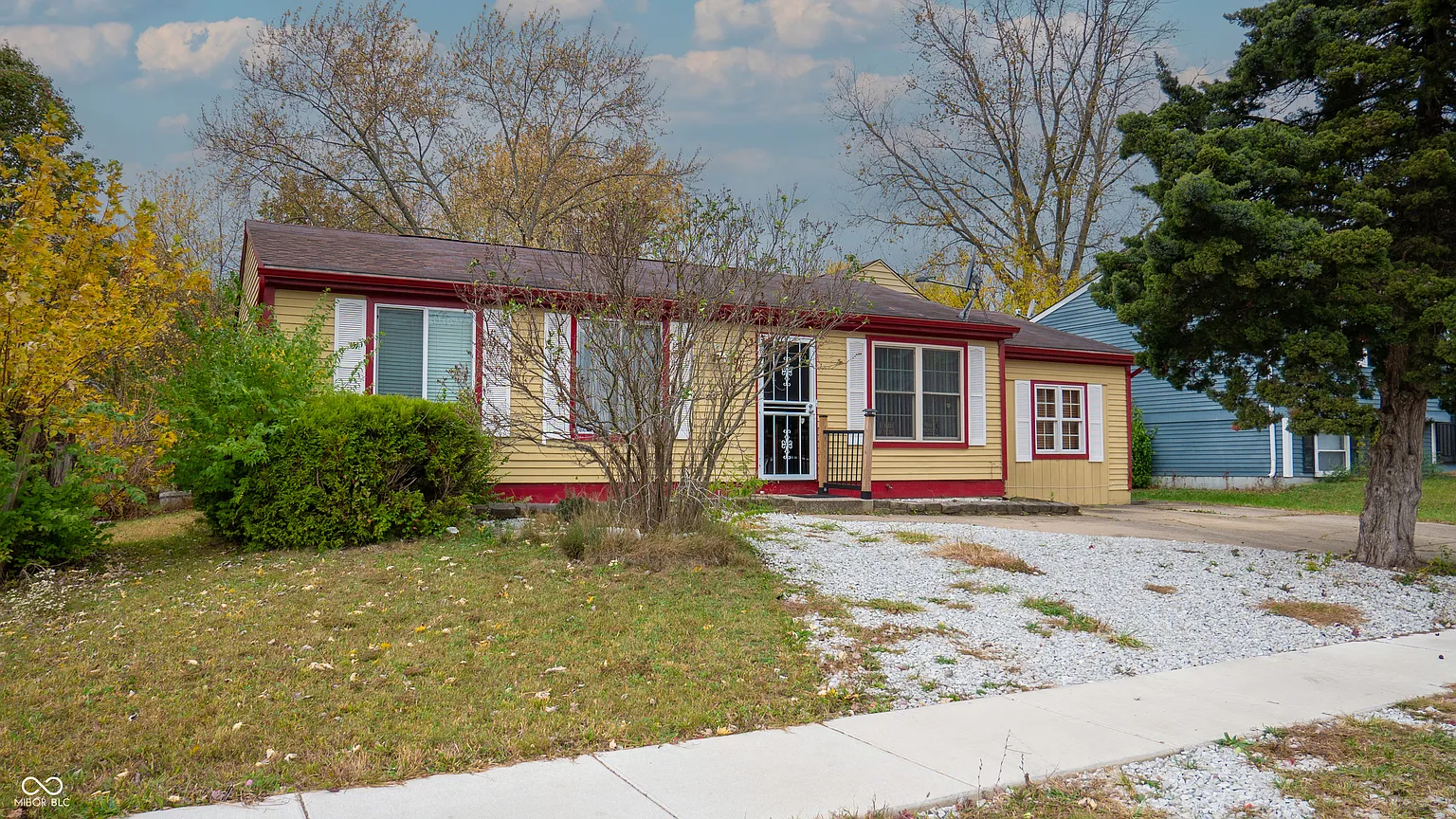 608 Woodlark Dr photo 1