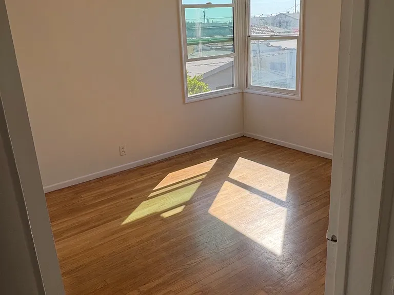 568 Margaret Ave #1 — Photo 7