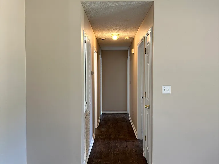 802 Johnston Cv — Photo 9