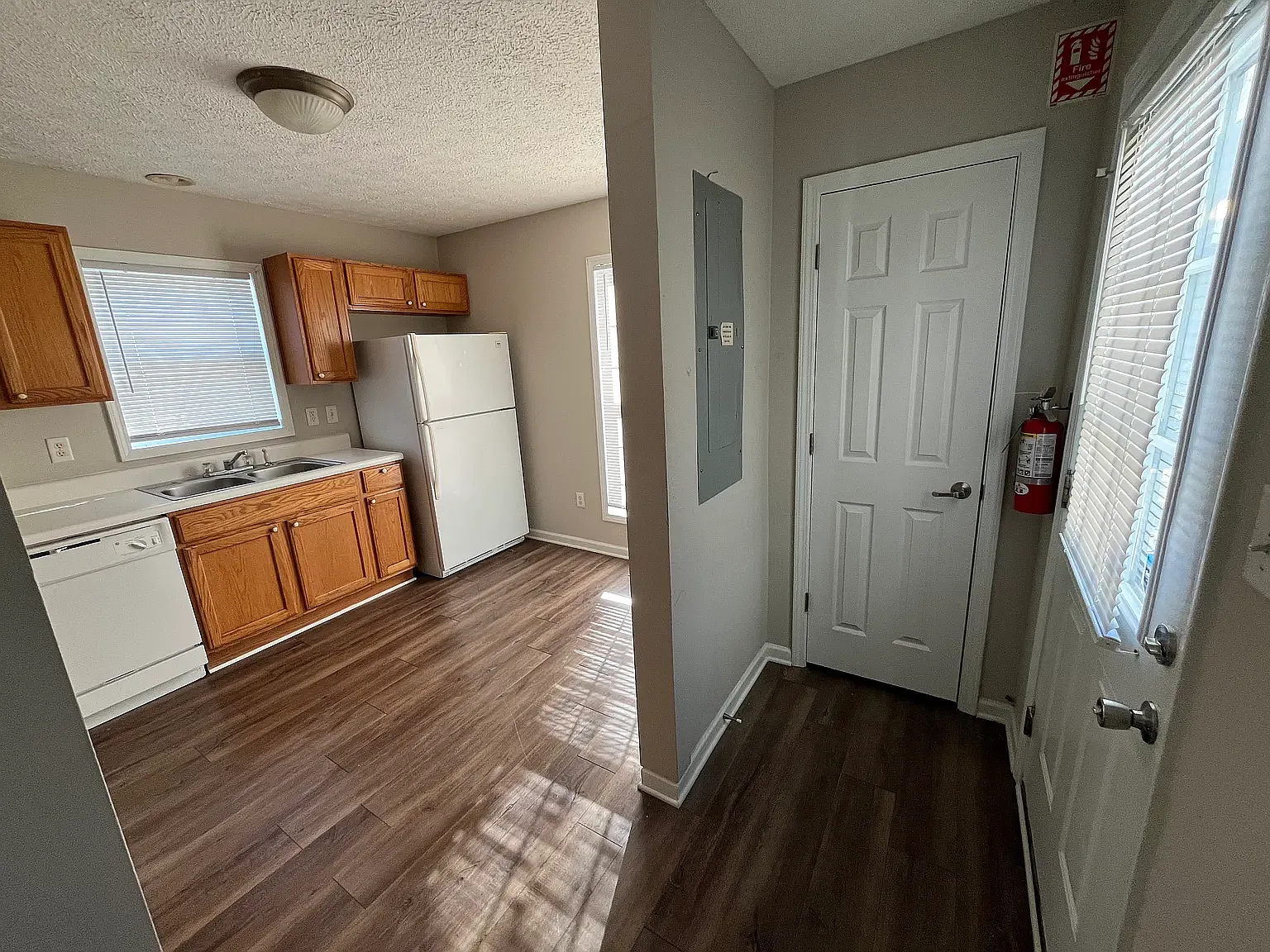 3 bed, 1347 sqft, $2,000 — Photo 4