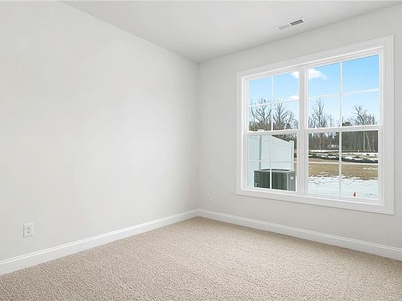 5th image of 108 Lemongrass Ln