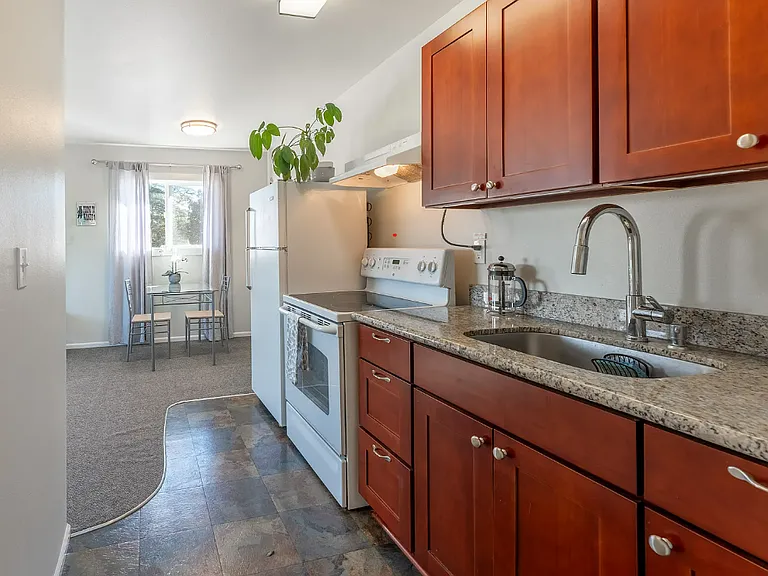 130 N Franklin Ave #B — Photo 8