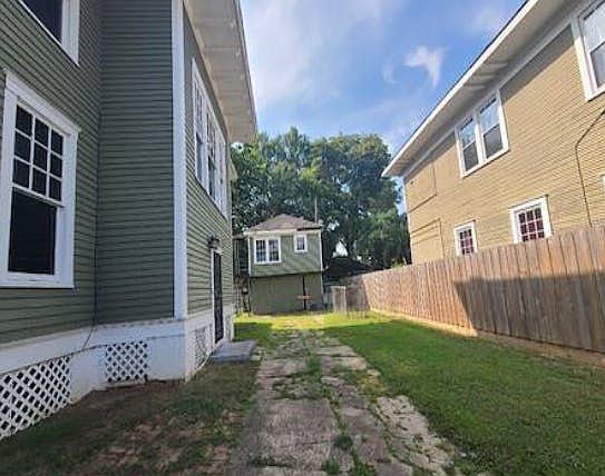 2nd image of 1103 Boulevard St