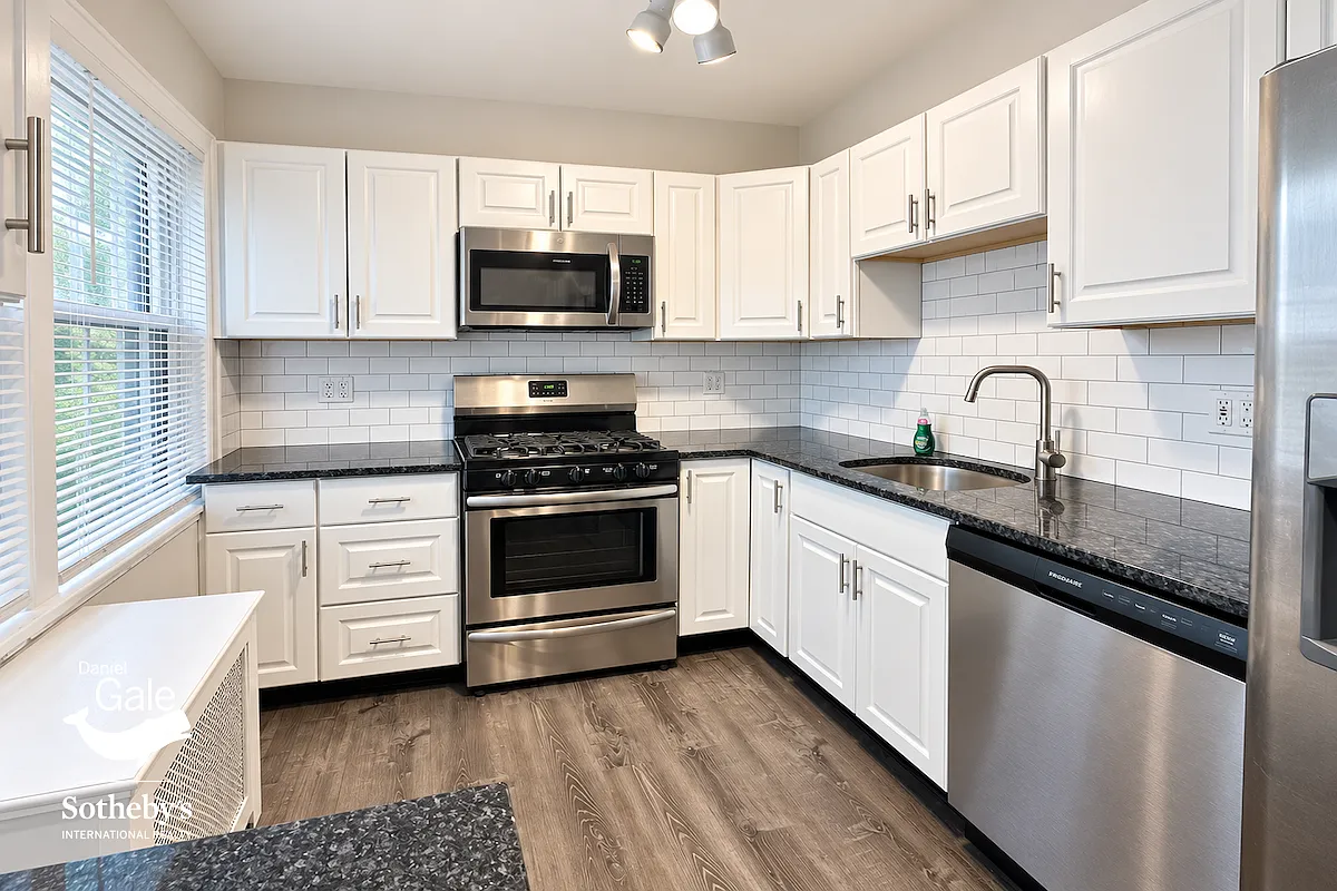 172 Burns Street — Photo 4
