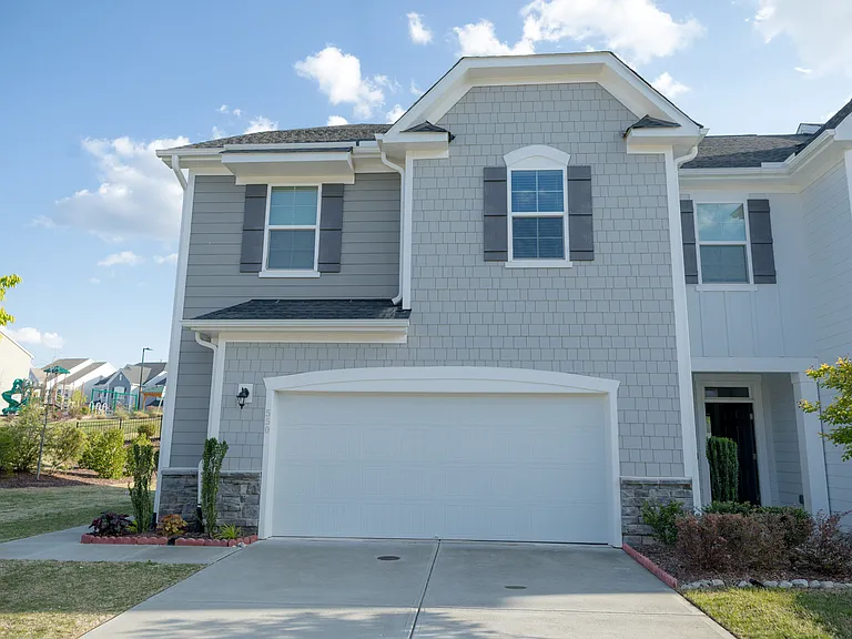 550 Catalina Grande Dr — Photo 1