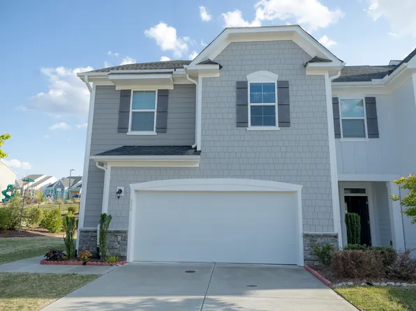 550 Catalina Grande Dr, Cary, NC 27519