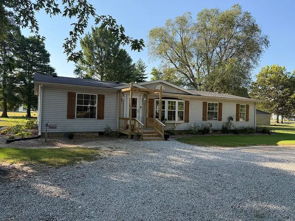 320 W Mound St, Sainte Marie, IL 62459