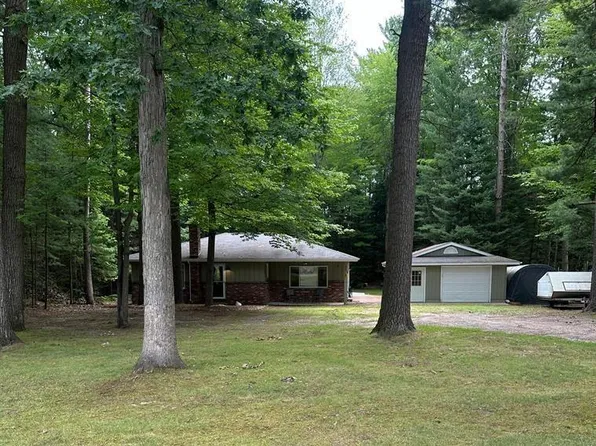 1111 Woodsdale Dr, Prudenville, MI 48651