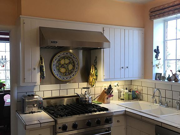 Kitchen; viking stove