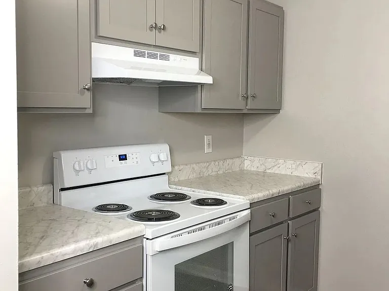 Flats at the Pike — Photo 16