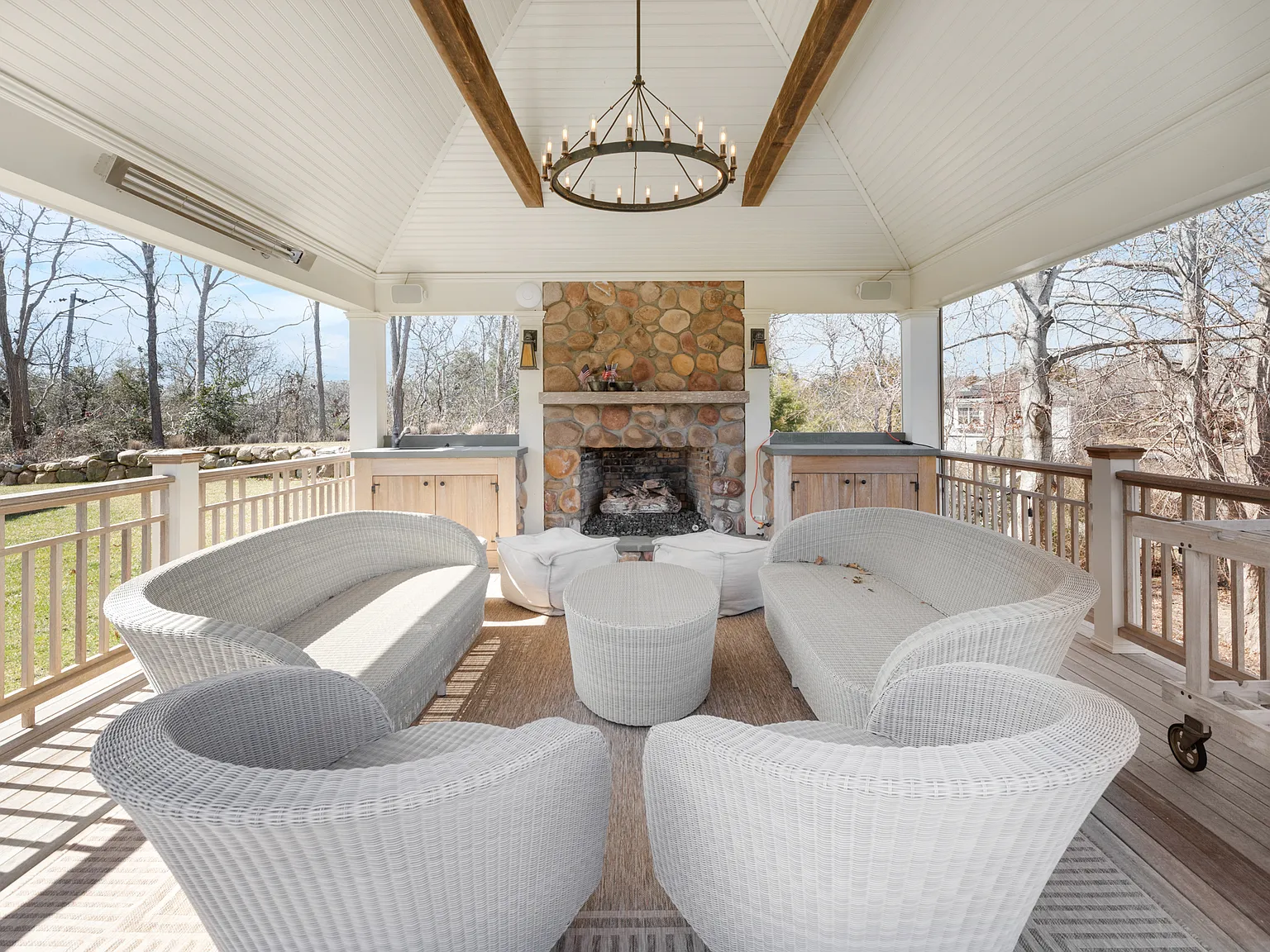 Fabulous & Private Retreat in Hither Hills — Photo 4