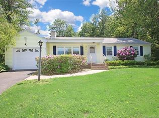 261 Halladay Ave E, Suffield, CT 06078