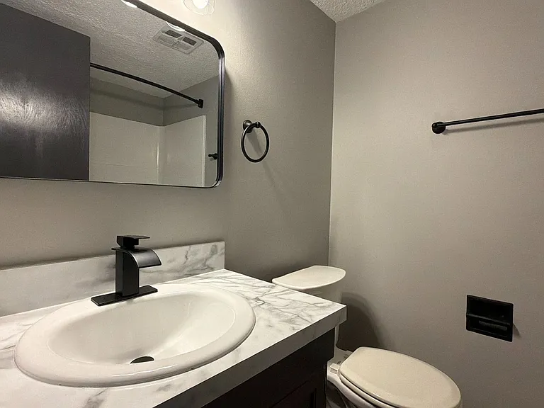 1121 N 28th St #6 — Photo 15